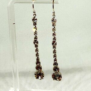 Beautiful dangle rhinestones for pierced ears.
